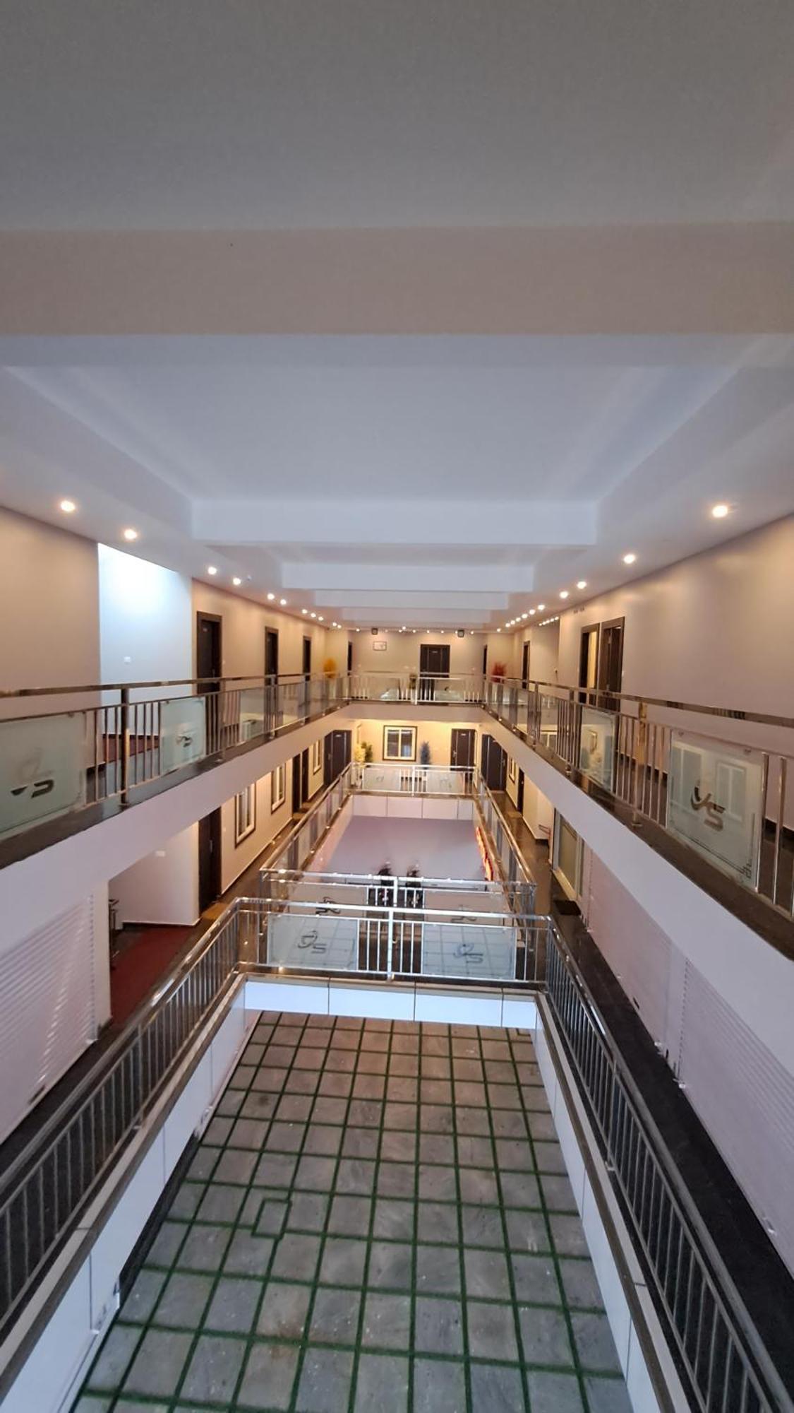 Capital Square Aparthotel Erattupetta Exterior photo