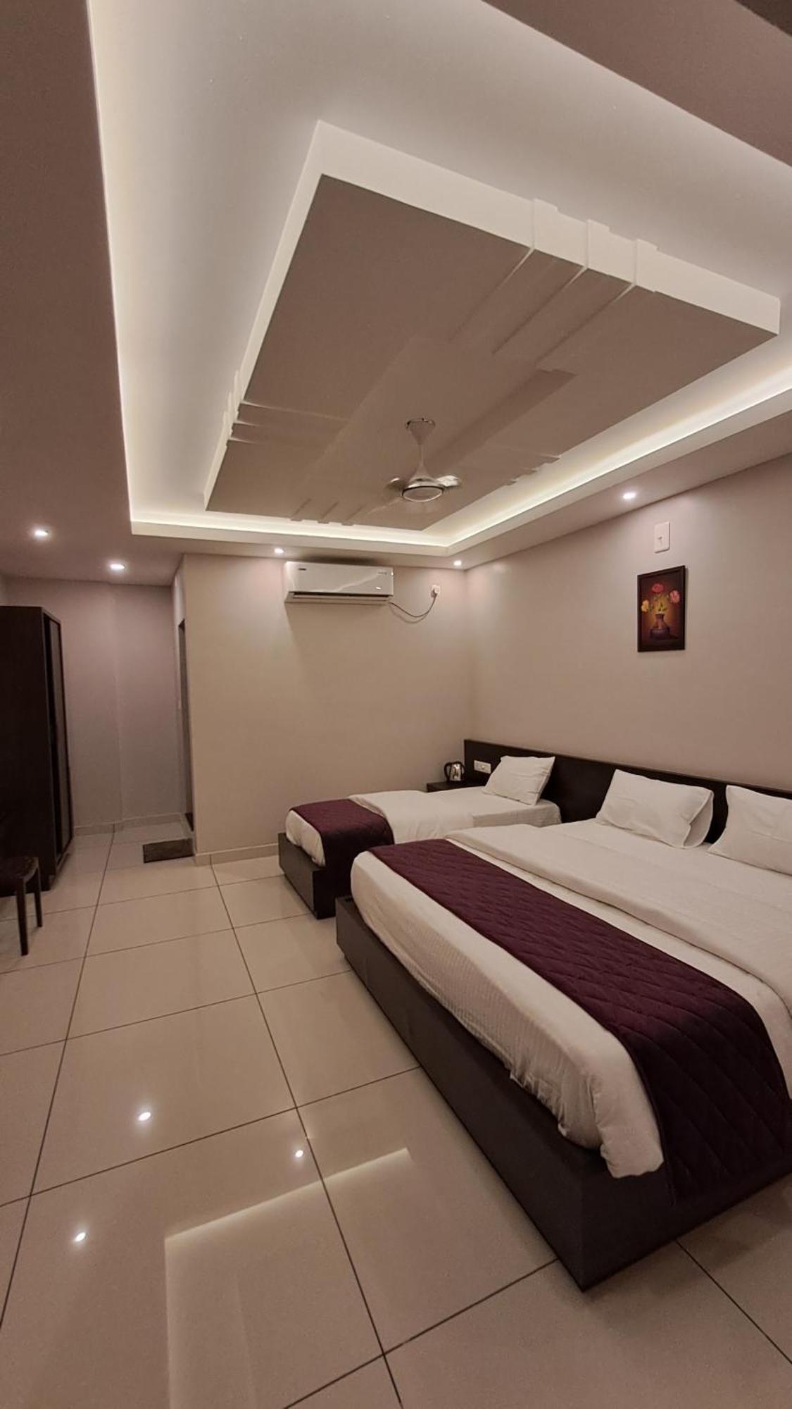 Capital Square Aparthotel Erattupetta Exterior photo